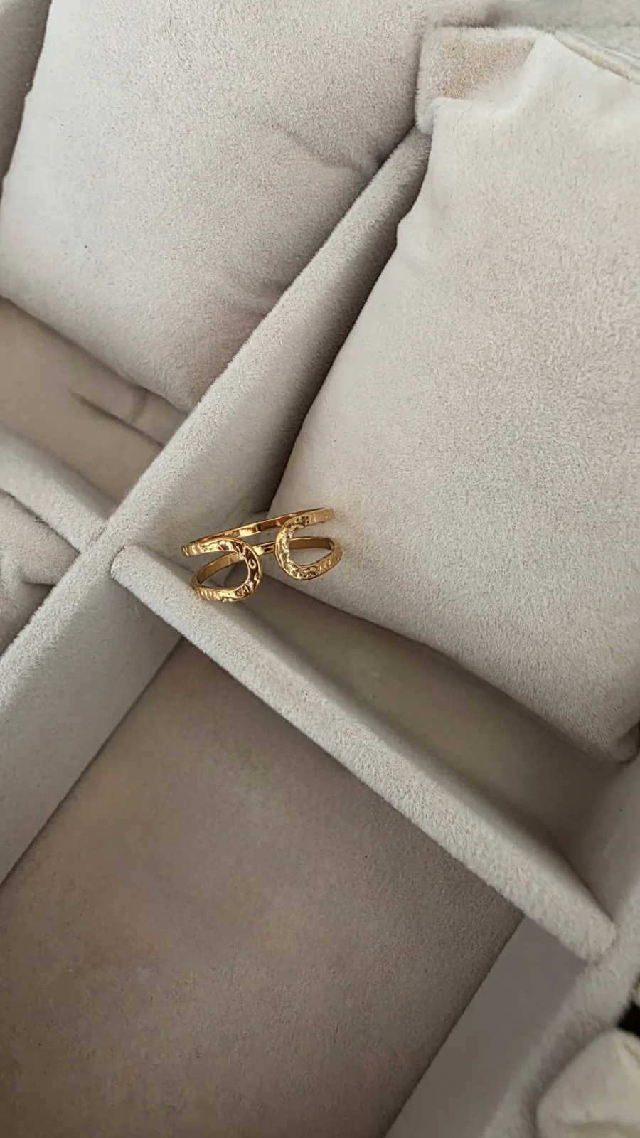 THE AURELIA LOOP RING 