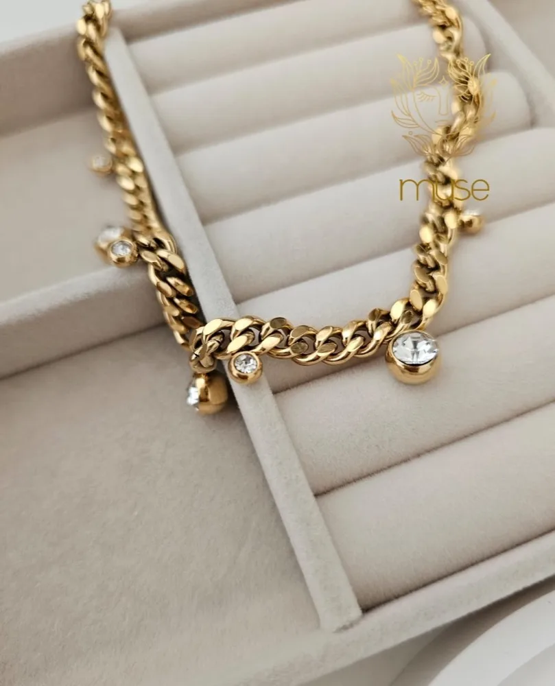 AVERY NECKLACE