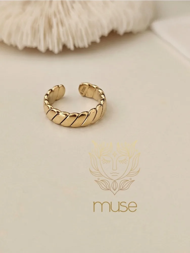 BRAIDED RING