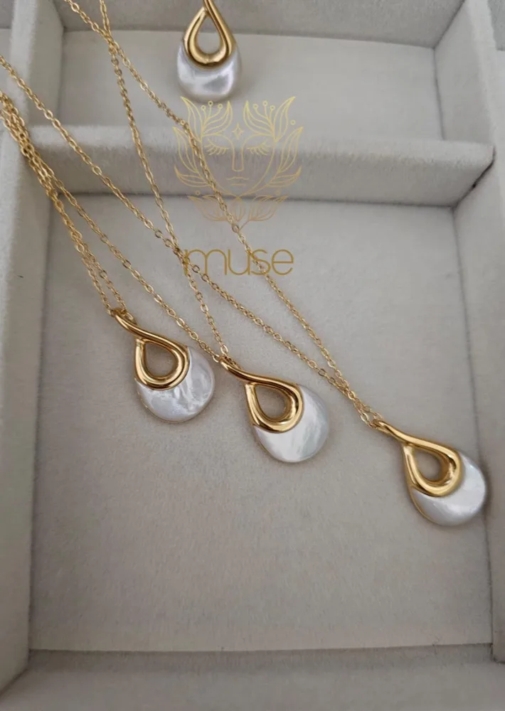APHRODITE NECKLACE