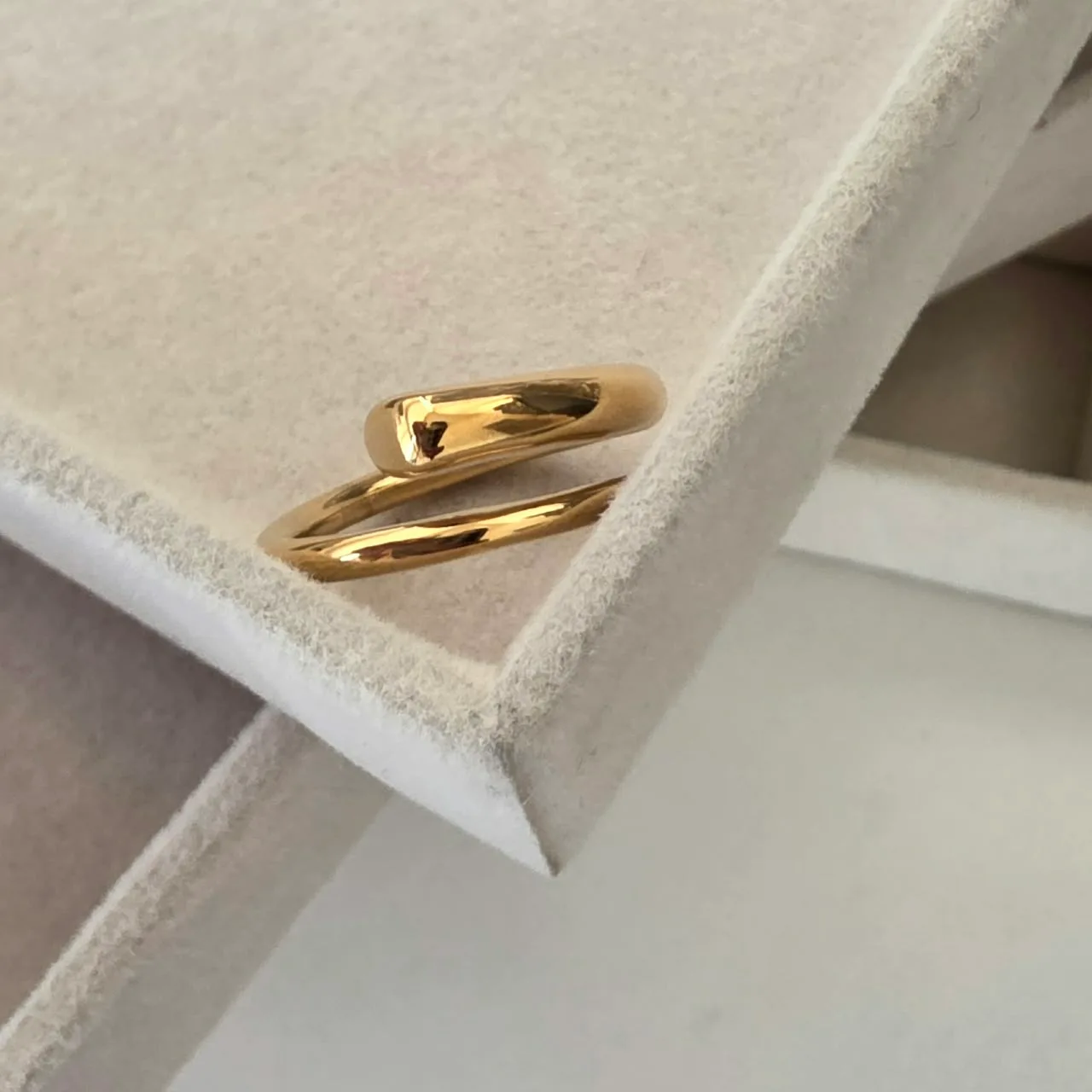 CLOO RING