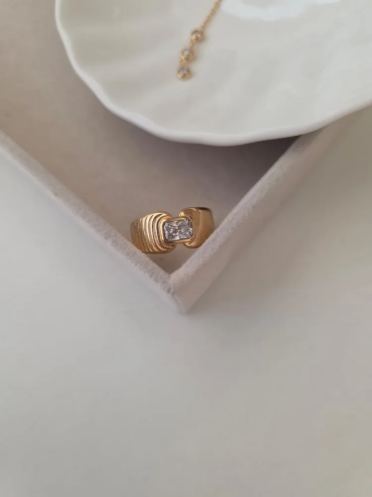 DANICA RING