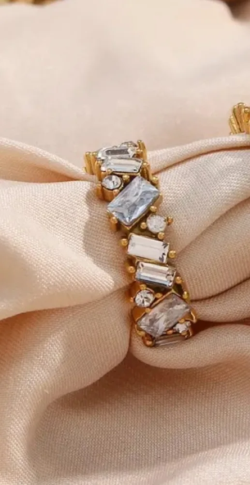 ELLA ring