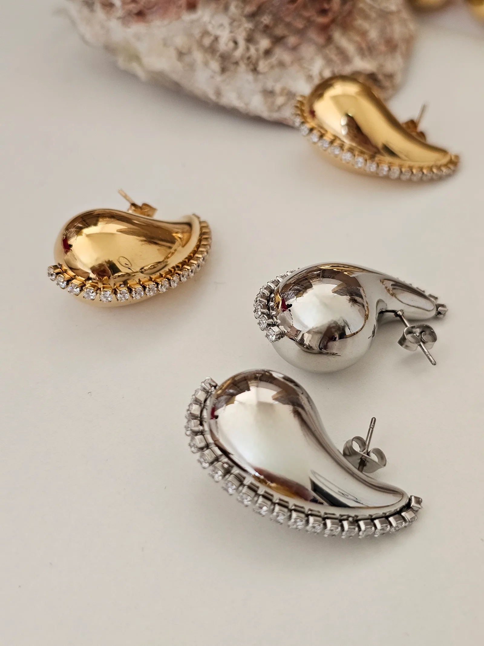 CROWNED TEARDROP earring