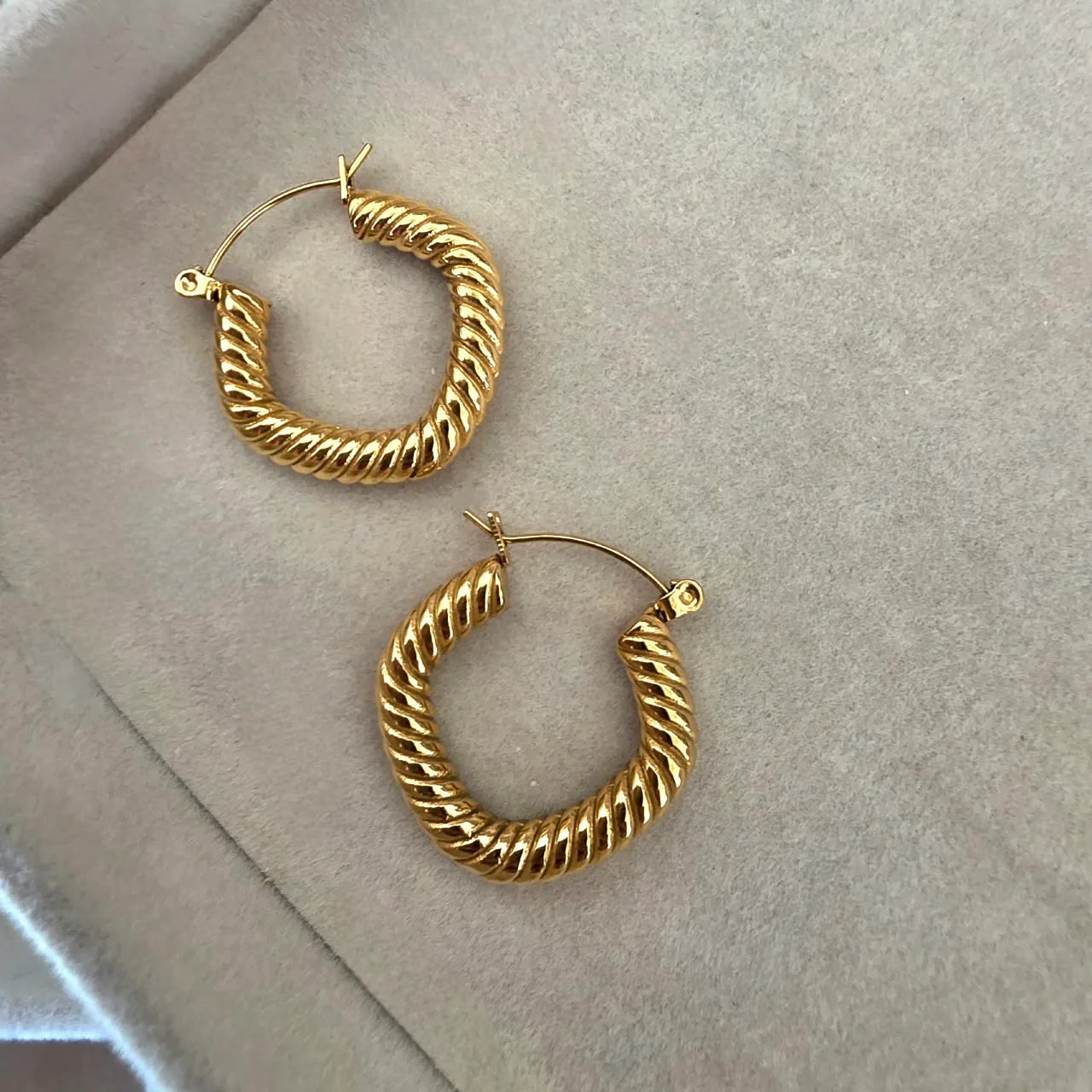 NEIRUBI earrings